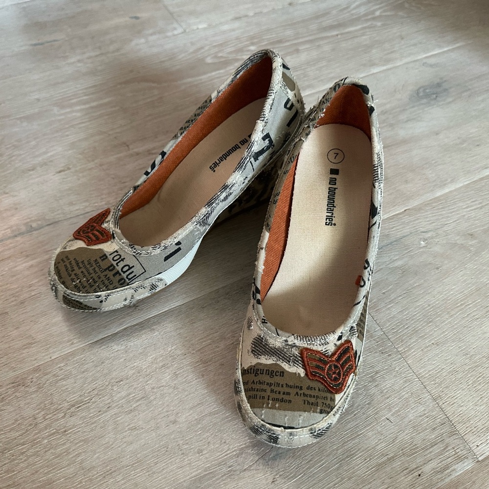 RARE Y2K No Boundaries Heel Pumps